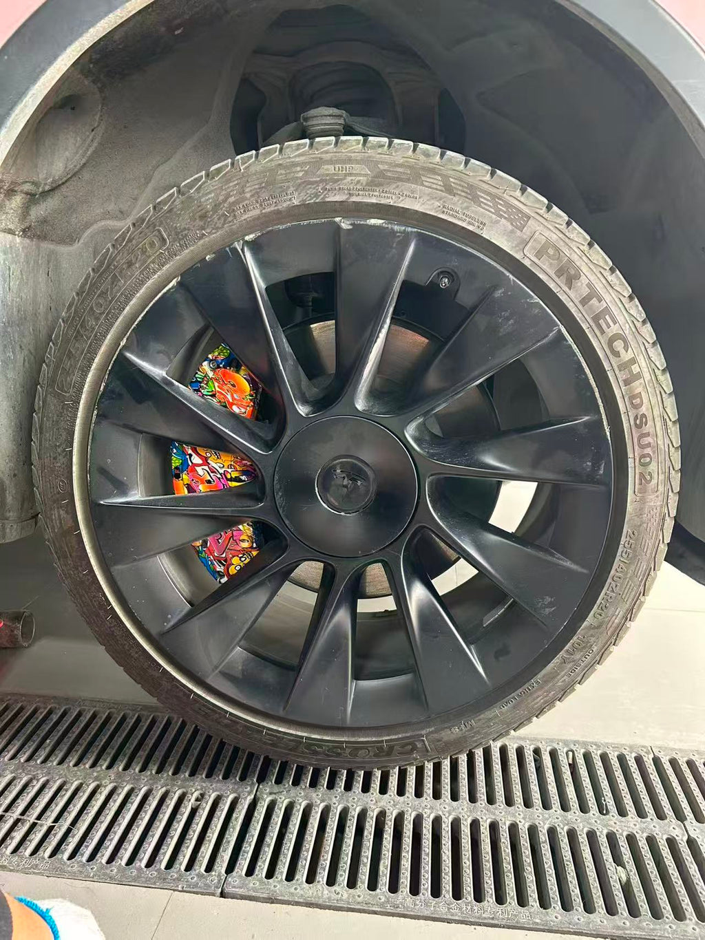 Graffiti-Printed Aerospace-Grade Aluminum Alloy Caliper Covers for Model 3/Y