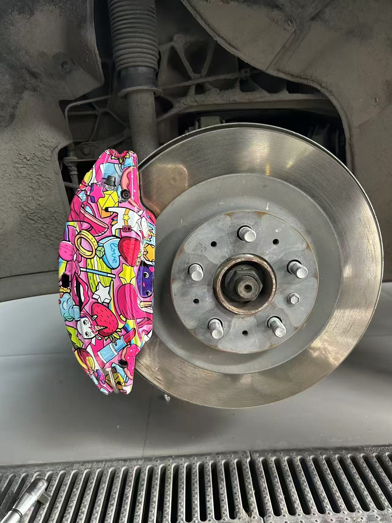 Graffiti-Printed Aerospace-Grade Aluminum Alloy Caliper Covers for Model 3/Y