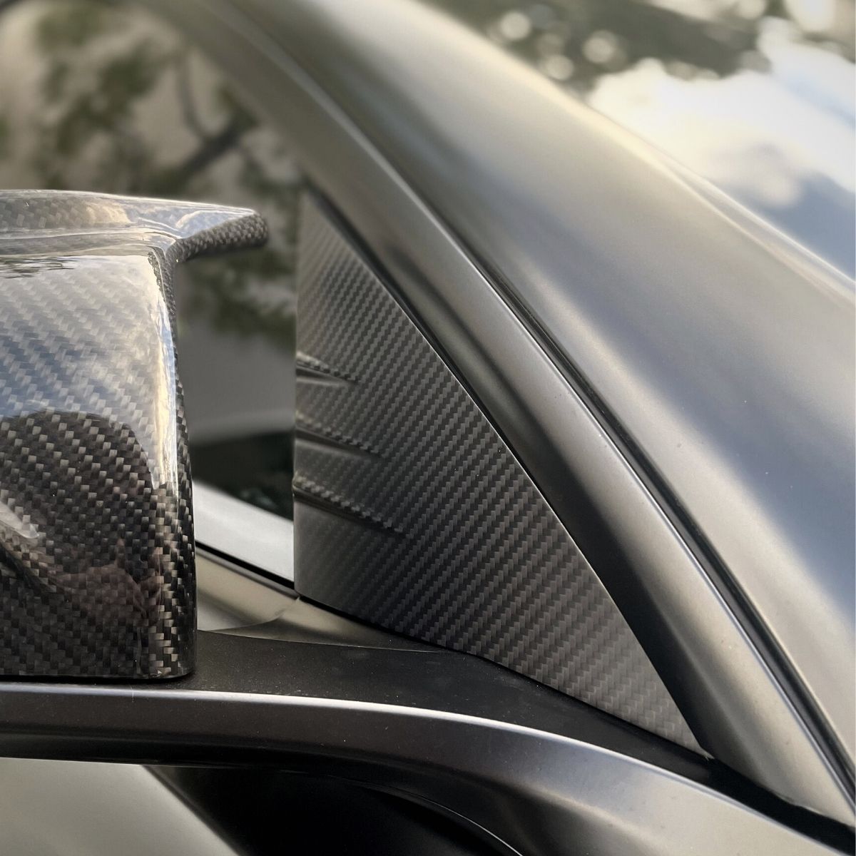 Dry Carbon Fiber A-Pillar Glass Trim for Tesla Model 3/Y