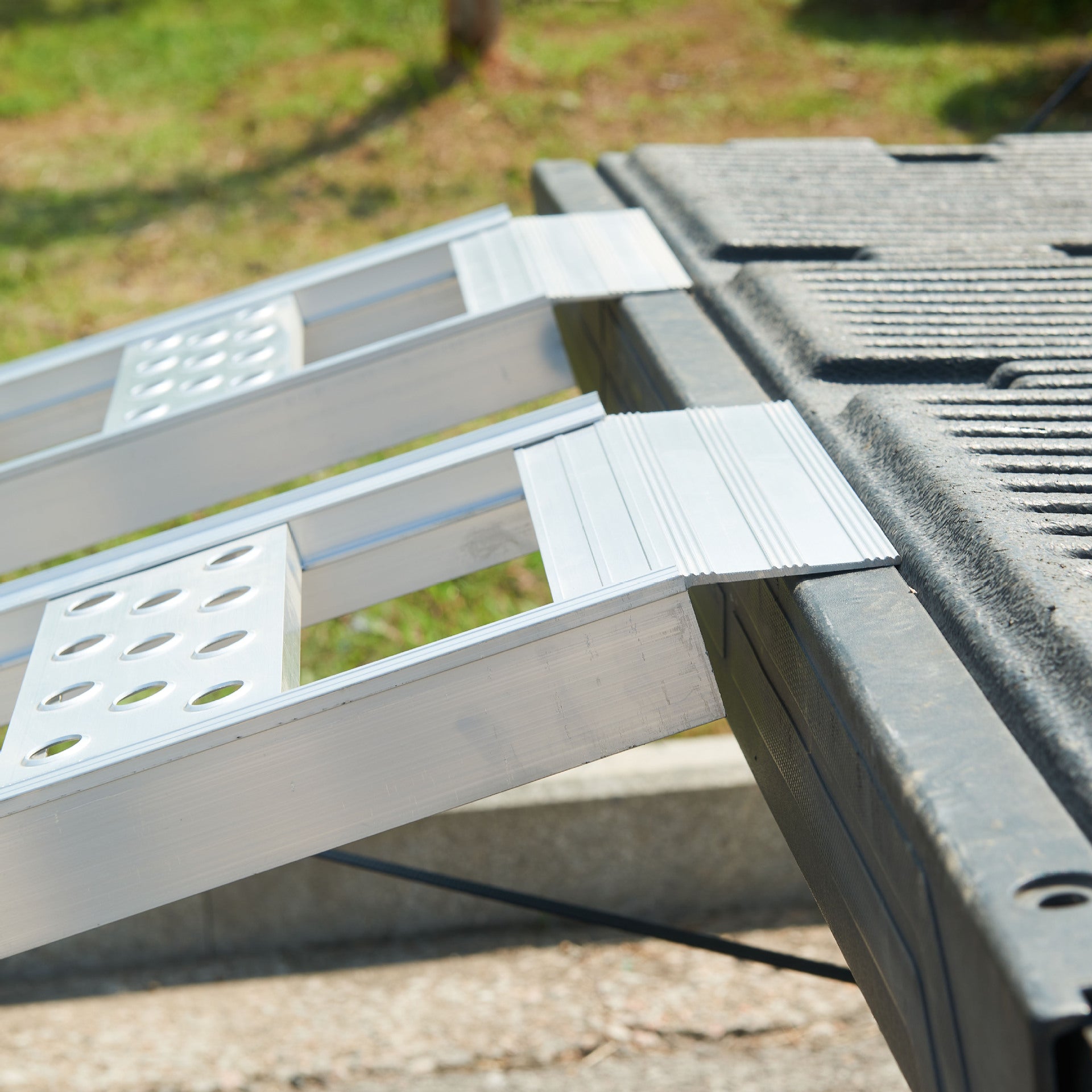Lightweight Aluminum Loading Ramps for Tesla Cybertruck