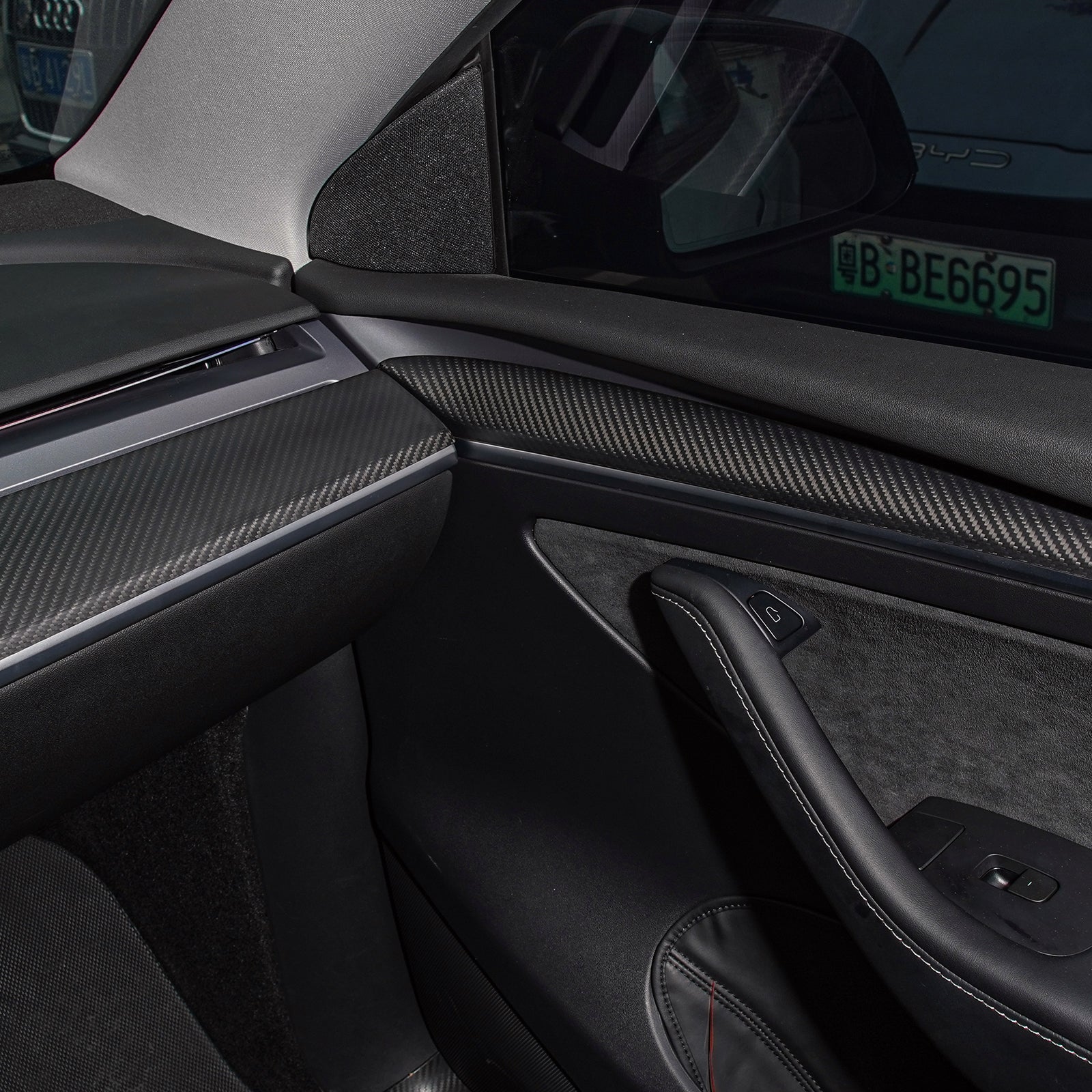 Tesla Model 3/Y Carbon Fiber Door Panel Trim (2pcs)